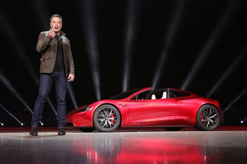 Các thương hiệu ôtô thường chi rất nhiều tiền để marketing và quảng cáo sản phẩm. Ngành công nghiệp ôtô còn là một trong những ngành chi nhiều tiền quảng cáo nhất trên thế giới. Thế nhưng có một điều kỳ lạ, đó là Tesla của Elon Musk chưa từng chi dù chỉ 1 xu cho bất kỳ hình thức quảng cáo nào. Ảnh: Telsa.