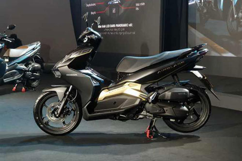 XE HOT (10/6): Honda Air Blade 2020 gi&#x1EA3;m gi&#xE1; &quot;s&#x1ED1;c&quot;, VinFast t&#x1EB7;ng ph&#xED; tr&#x1B0;&#x1EDB;c b&#x1EA1; cho kh&#xE1;ch mua xe Lux SA2.0 v&#xE0; Lux A2.0