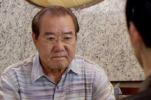 Cầm di chúc của bố chồng trên tay, tôi cay đắng không cầm được nước mắt