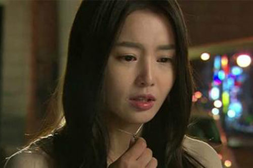 Bí mật "động trời" về người phụ nữ lạ mặt trong đám tang của bố chồng