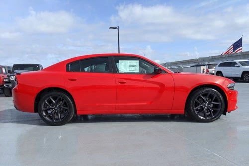 7. Dodge Charger 2020. Khối động cơ V6 3,6 lít của mẫu sedan này cho công suất 300 mã lực cùng mô-men xoắn 358 Nm. Hộp số tự động 8 cấp. Mức giá thấp nhất của Charger là 31.995 USD.