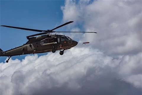 Black Hawk My thu thanh cong UAV 'don chuong ngai vat' 