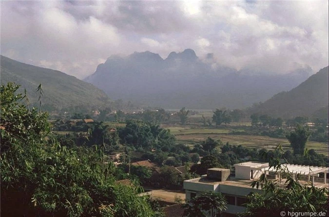 ve binh yen hiem co cua son la trong loat anh mau nhung nam 1990