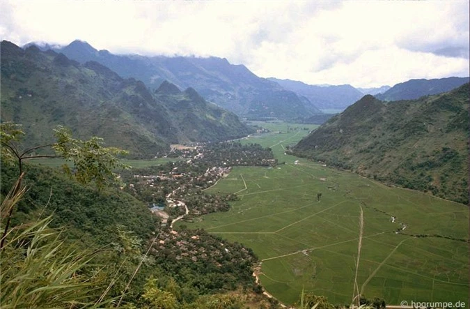 ve binh yen hiem co cua son la trong loat anh mau nhung nam 1990