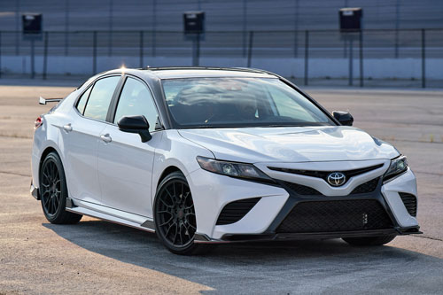 Top 10 xe hơi 300 mã lực rẻ nhất trên thị trường: Toyota Camry TRD góp mặt
