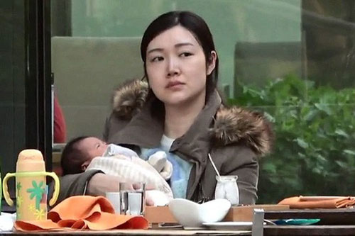 Hoa hậu 'ngực nở, mặt xinh' nhờ 'dao kéo', giờ 4 năm đẻ 3 con tàn tạ không nhận ra