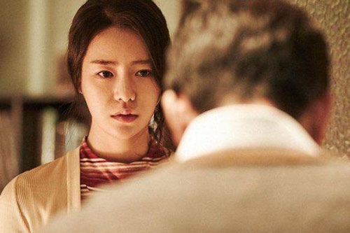 Bố chồng ngập trong cờ bạc, vợ chồng tôi còng lưng làm không đủ trả nợ