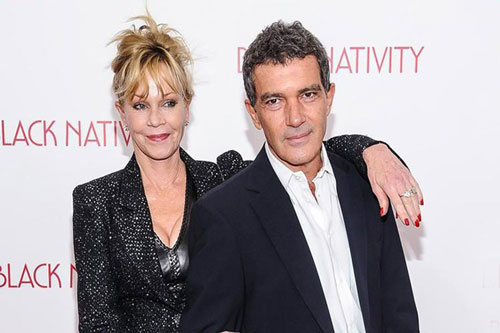 Tài tử 'Mặt nạ Zorro' thân thiết với vợ cũ