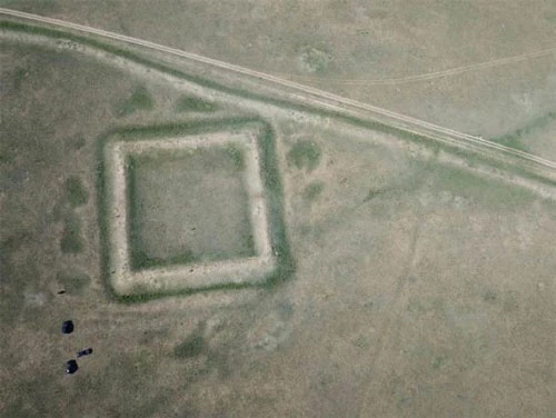 Hình ảnh từ máy bay không người lái chụp phần còn lại của "Bức tường của Thành Cát Tư Hãn". Nguồn: Gideon Shelach-Lavi