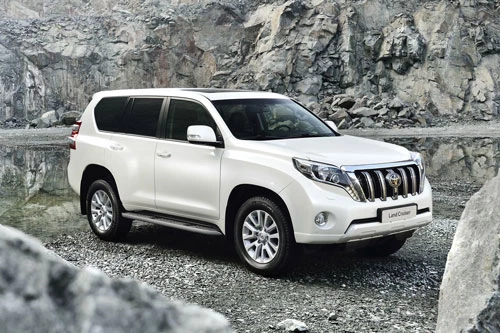 10. Toyota Land Cruiser Prado (doanh số: 18 chiếc).