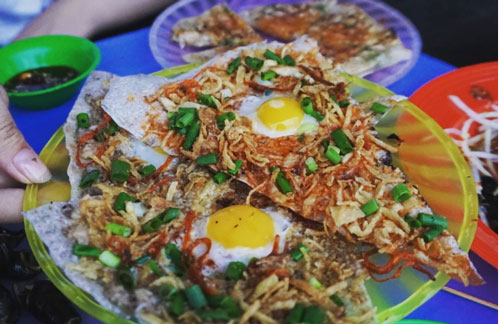 Thịt xiên nướng phô mai và loạt món ngon ở khu chợ ẩm thực TP.HCM