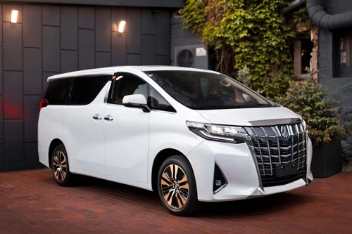 3. Toyota Alphard (doanh số: 6 chiếc).