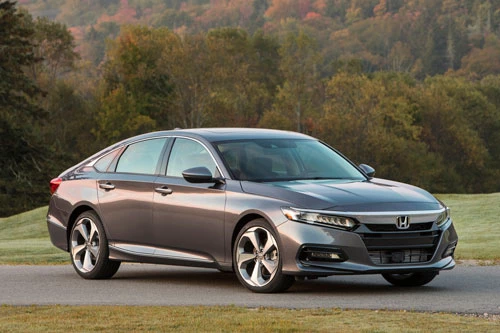 5. Honda Accord (doanh số: 10 chiếc).