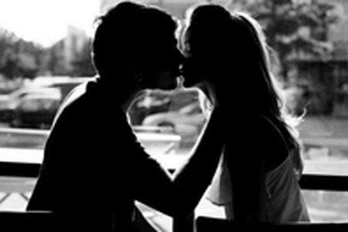 Trắc nghiệm: Bạn có niềm tin sâu sắc vào 'tiếng sét ái tình'?