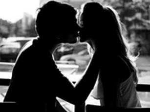 Trắc nghiệm: Bạn có niềm tin sâu sắc vào 'tiếng sét ái tình'?