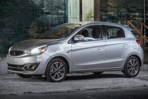 =6. Mitsubishi Mirage (doanh số: 12 chiếc).