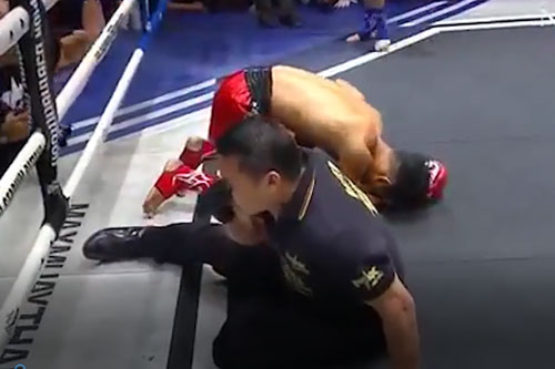 CLIP: Võ sĩ Muay Thái hạ knock-out cả đối thủ lẫn trọng tài