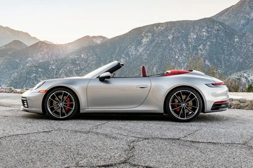 10. Porsche 911 Cabriolet (giá khởi điểm: 110.200 USD).