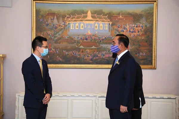 Thủ tướng kiêm Bộ trưởng Quốc phòng Thái Lan Prayut Chan-o-cha ngày 12/6 đã gặp Huawei Thái Lan để trao đổi các quan điểm về việc triển khai công nghệ 5G và đổi mới sang tạo kỹ thuật số