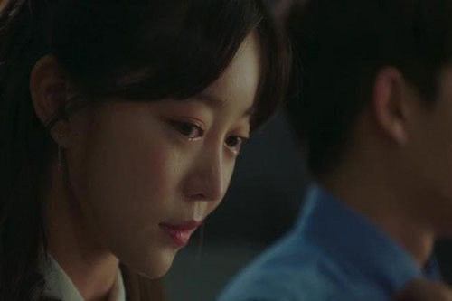 Chồng làm không đủ nuôi thân vẫn "lên mặt" không cho vợ biếu tiền mẹ đẻ, cô chỉ nói một câu khiến anh "câm nín"