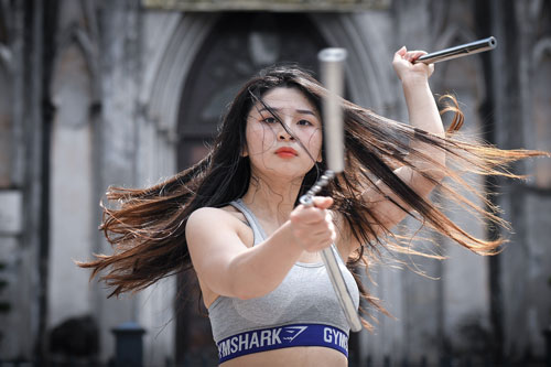 Hot girl múa côn sợ không ai yêu vì quá mạnh mẽ