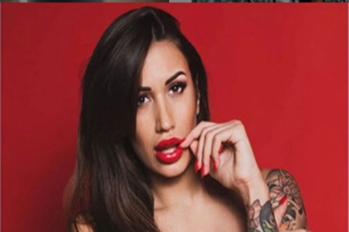 Ronaldo và dàn sao Juventus nhận 'doping tinh thần' từ người đẹp hở hang