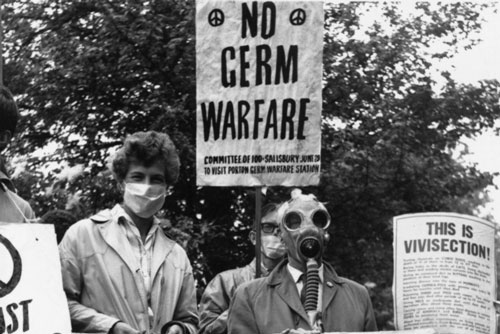 'Tội ác' của phòng thí nghiệm Anh Porton Down 30 năm về trước