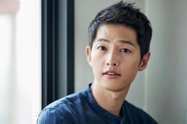 Song Joong Ki phủ nhận tin đồn hẹn hò với nữ luật sư - Ảnh 1.