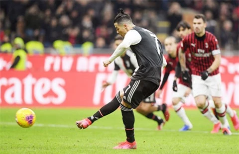 Trong 4 lần đụng độ Milan dưới màu áo Juventus, Ronaldo đã ghi 3 bàn