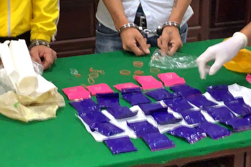 Quảng Trị: Thuê taixi chở hàng nghìn viên ma túy từ biên giới vào thành phố