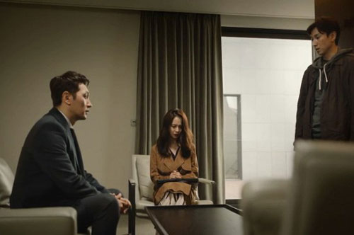 Vợ đẻ 2 tuần người yêu cũ nhắn tin đòi con, tôi vui mừng đưa thêm 200 triệu