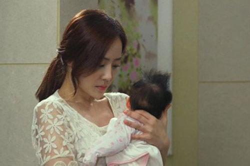 Chồng ngoại tình, tôi ôm con về ngoại 1 tuần rồi "quỵ ngã" trước cảnh tượng trong nhà tắm