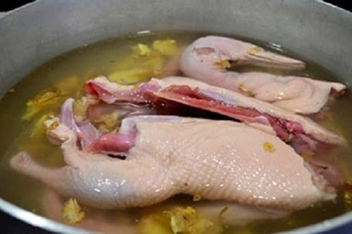 Luộc ngan vịt theo công thức đặc biệt, hết sạch mùi hôi, thịt mềm tan thơm nức