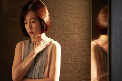 Hôn nhân tan vỡ chỉ vì vợ bắt gặp cảnh này trong thang máy