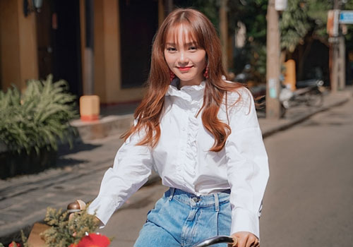 Minh Hằng dang nắng quay MV ở Hội An