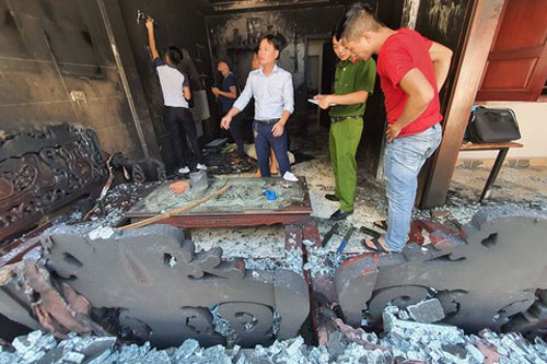 Hà Tĩnh: Mang xăng đốt nhà mẹ vợ cũ rồi chốt cửa cố thủ