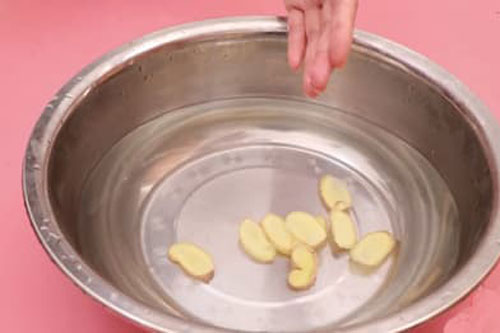 Đặt chậu nước này trong phòng điều hòa, không chỉ hết 'ho, ngứa họng và khô mũi' mà còn cứu cả 'tính mạng'