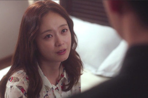 Mẹ chồng gõ cửa nhà nghỉ khi tôi đi ngoại tình: “Mặc áo quần vào rồi về đi con”