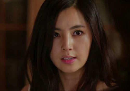 Nghe tiếng bạn thân vọng ra từ phòng tắm, tôi giật mình sửng sốt và rồi 'chết sững' trước câu chuyện sau đó của chồng