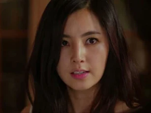 Nghe tiếng bạn thân vọng ra từ phòng tắm, tôi giật mình sửng sốt và rồi 'chết sững' trước câu chuyện sau đó của chồng