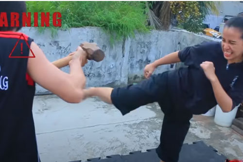 CLIP: Choáng váng với những khả năng phi thường của nữ võ sĩ Indonesia 