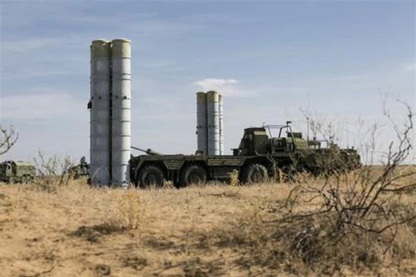 Israel tiếp tục ‘qua mặt’ S-300 để không kích Syria