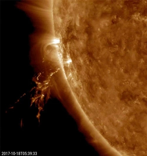 Mặt Trời đang ''ợ'' lọt vào top những hình ảnh vũ trụ ấn tượng - 5
