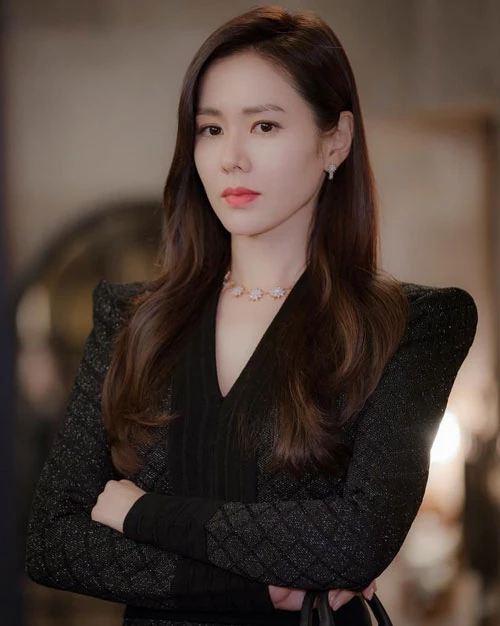 Son Ye-Jin đạt được những thành công lớn ban đầu với hai bộ phim là Bản giao hưởng tình yêu và Cổ điển.