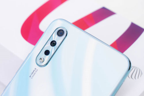 Smartphone 3 camera sau, pin 4.500 mAh, RAM 6 GB giảm giá sốc ở Việt Nam