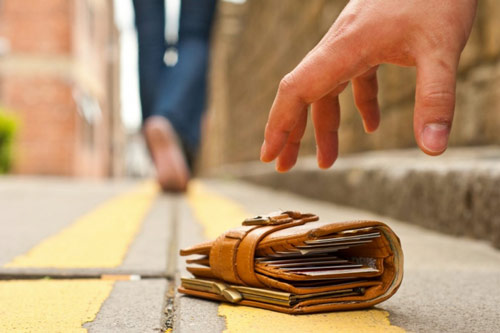 Cứ giữ khư khư "vật kỵ" trong ví, thần Tài muốn giúp cũng không được, chăm chỉ quanh năm vẫn nghèo