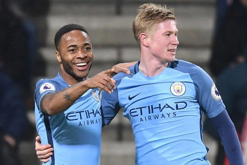 Kevin De Bruyne và Raheem Sterling.