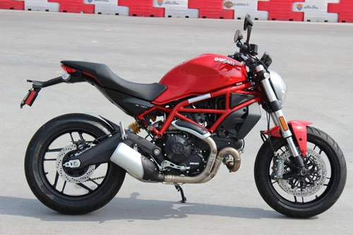 Ducati Monster 797 Red.