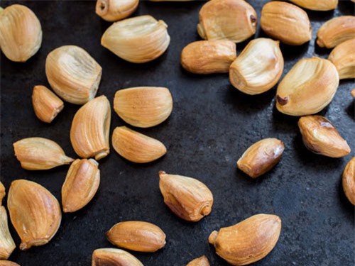 Quá lãng phí nếu bạn không biết tác dụng bất ngờ khi ăn 6 tép tỏi nướng mỗi ngày