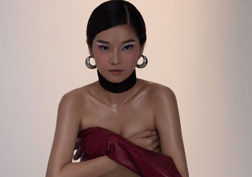 Hoàng Yến Chibi mặc bodysuit táo bạo và gợi cảm